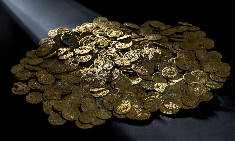 Illustration for article titled Farmer Discovers Priceless Trove of Ancient Roman Coins While Removing a Molehill